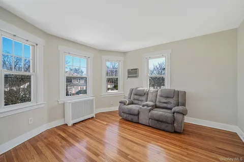 $799,000 | 367 Vincent Avenue, Lynbrook, NY 11563