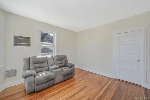 $799,000 | 367 Vincent Avenue, Lynbrook, NY 11563