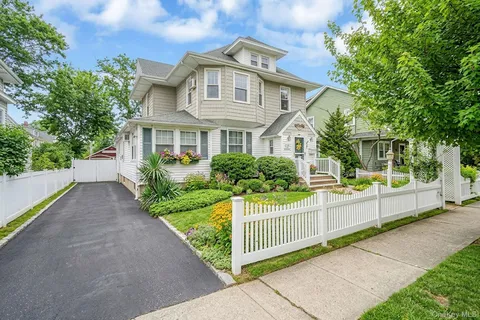 $799,000 | 367 Vincent Avenue, Lynbrook, NY 11563