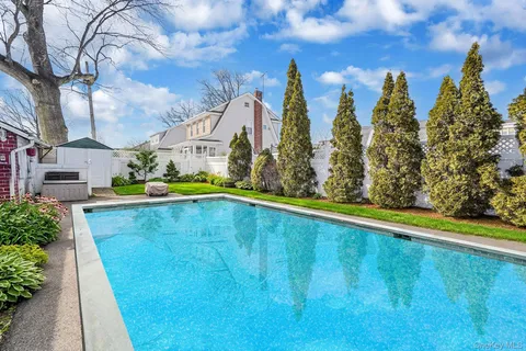 $799,000 | 367 Vincent Avenue, Lynbrook, NY 11563