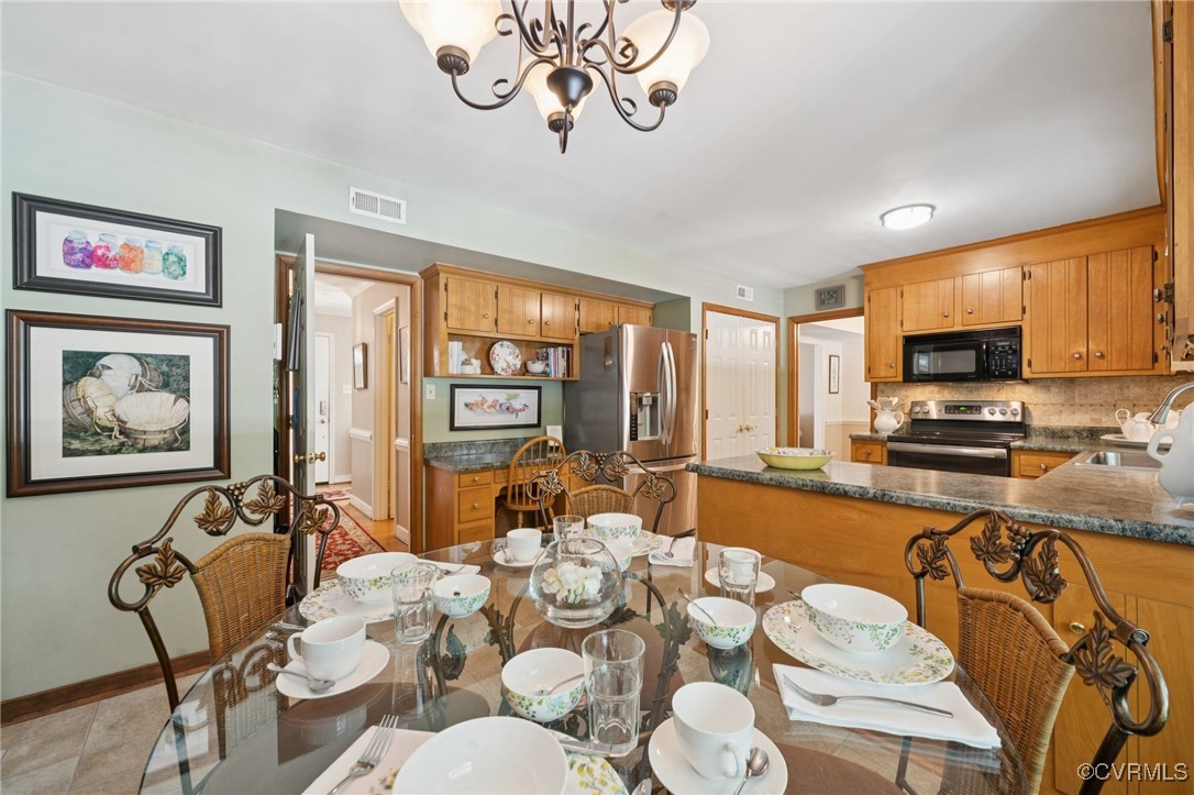 3000 Cove Ridge Road Midlothian, VA 23112 - Photo 22 of 47 a living room with fireplace furniture and a flat screen tv