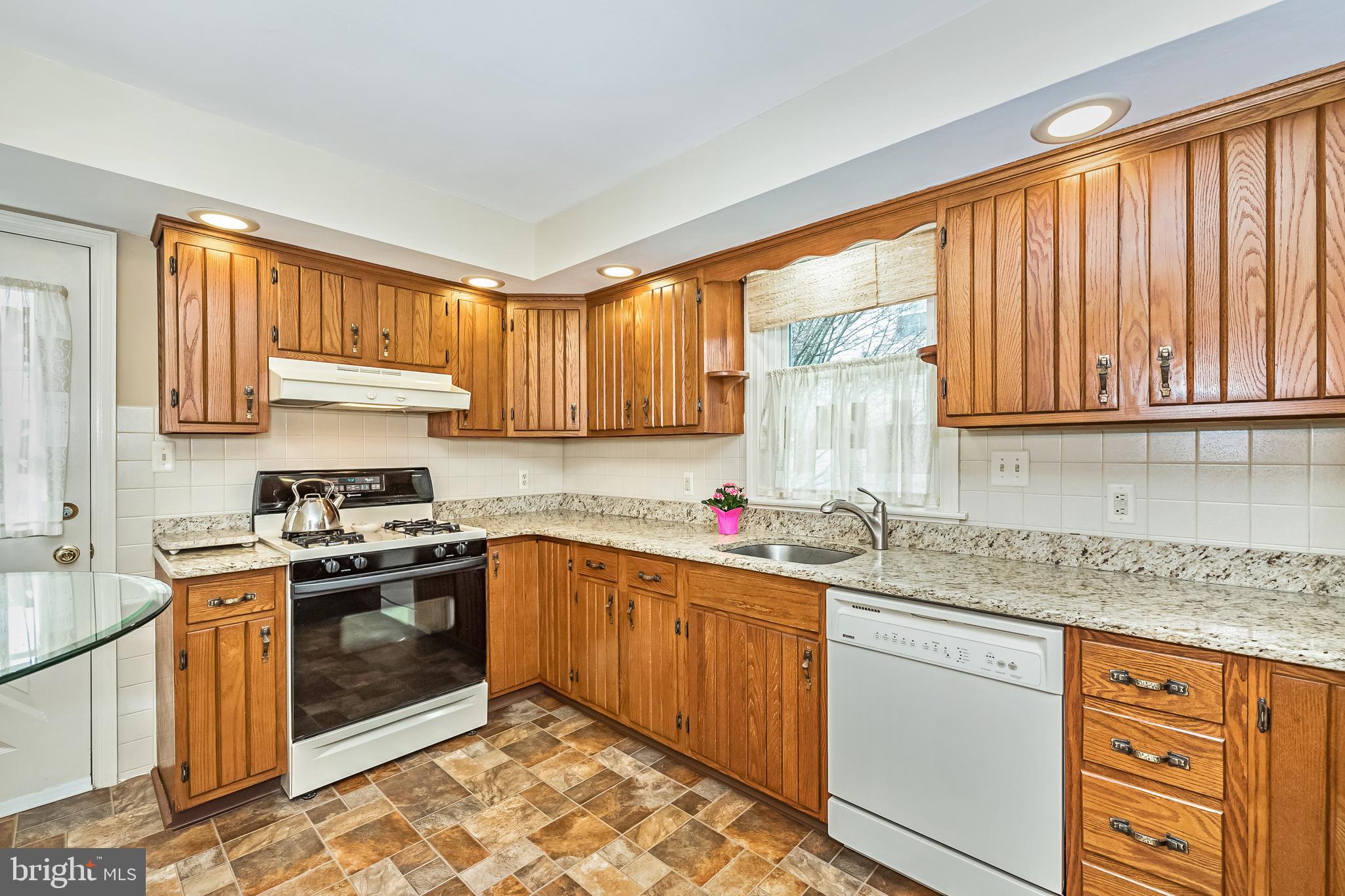 451 Barker Road Springfield, PA 19064 - Photo 10 of 30