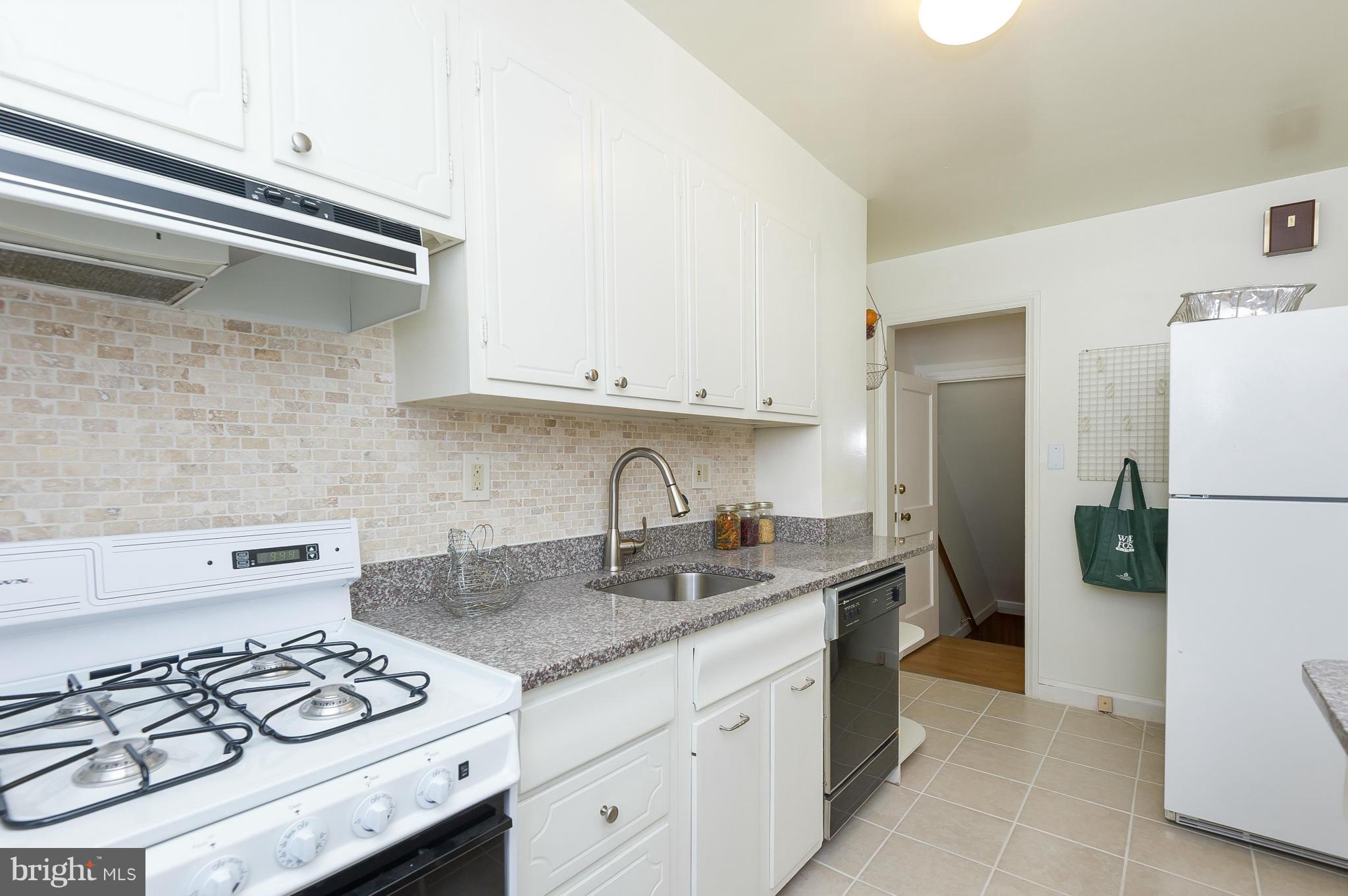 1826 Edgewood Road Baltimore, MD 21286 - Photo 11 of 28 Kitchen