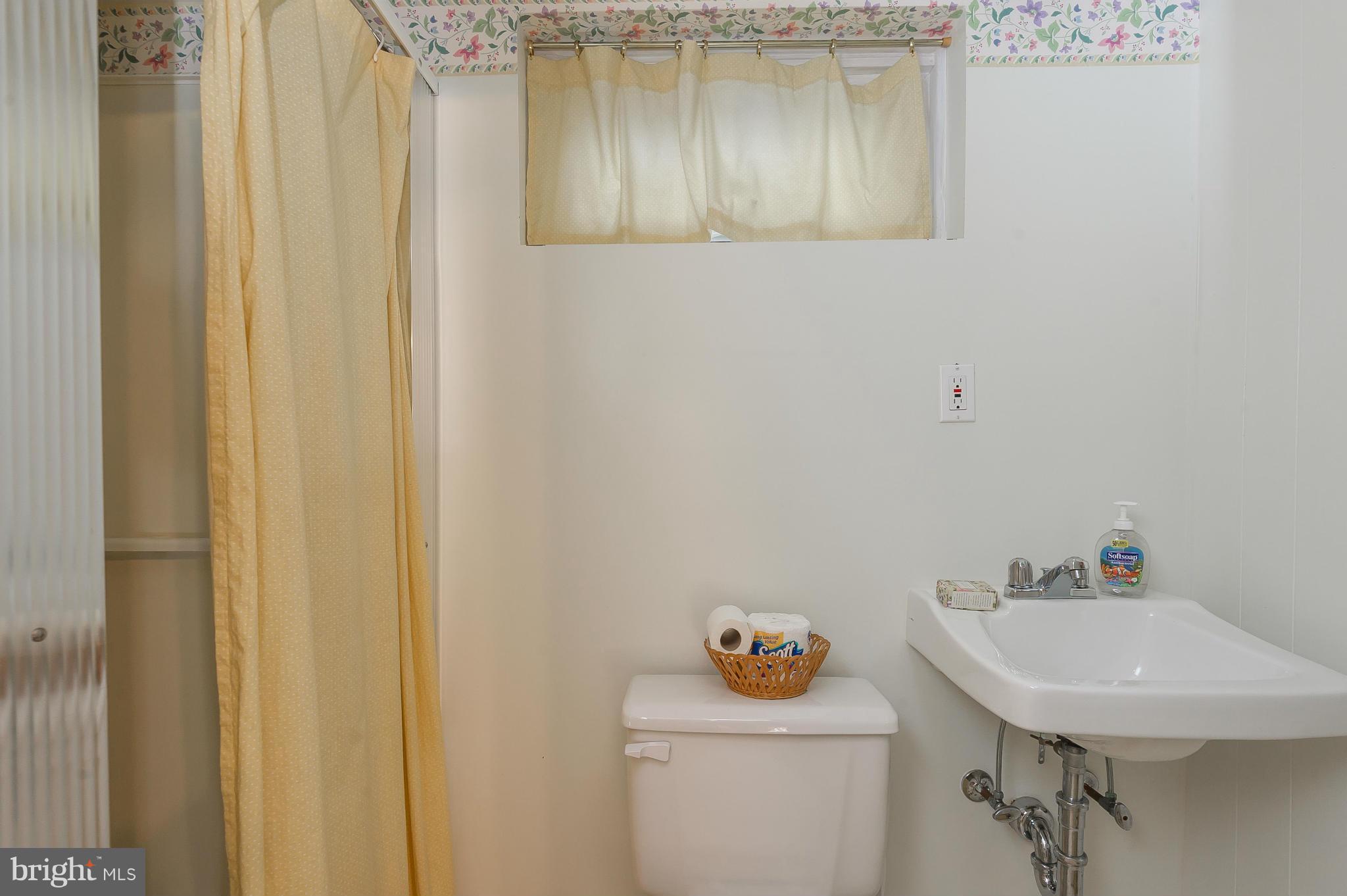1826 Edgewood Road Baltimore, MD 21286 - Photo 24 of 28 Bath