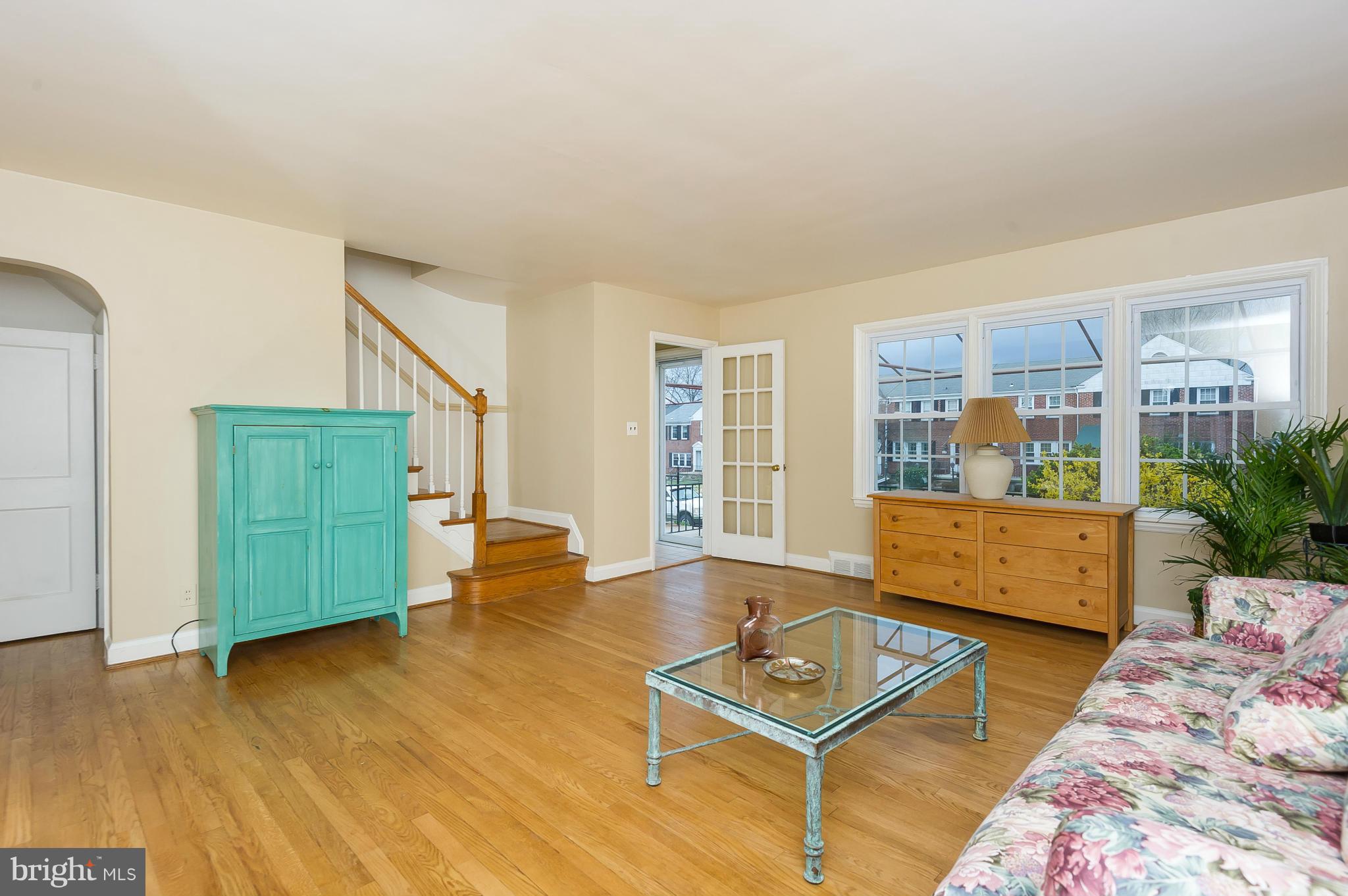1826 Edgewood Road Baltimore, MD 21286 - Photo 5 of 28 Living Room