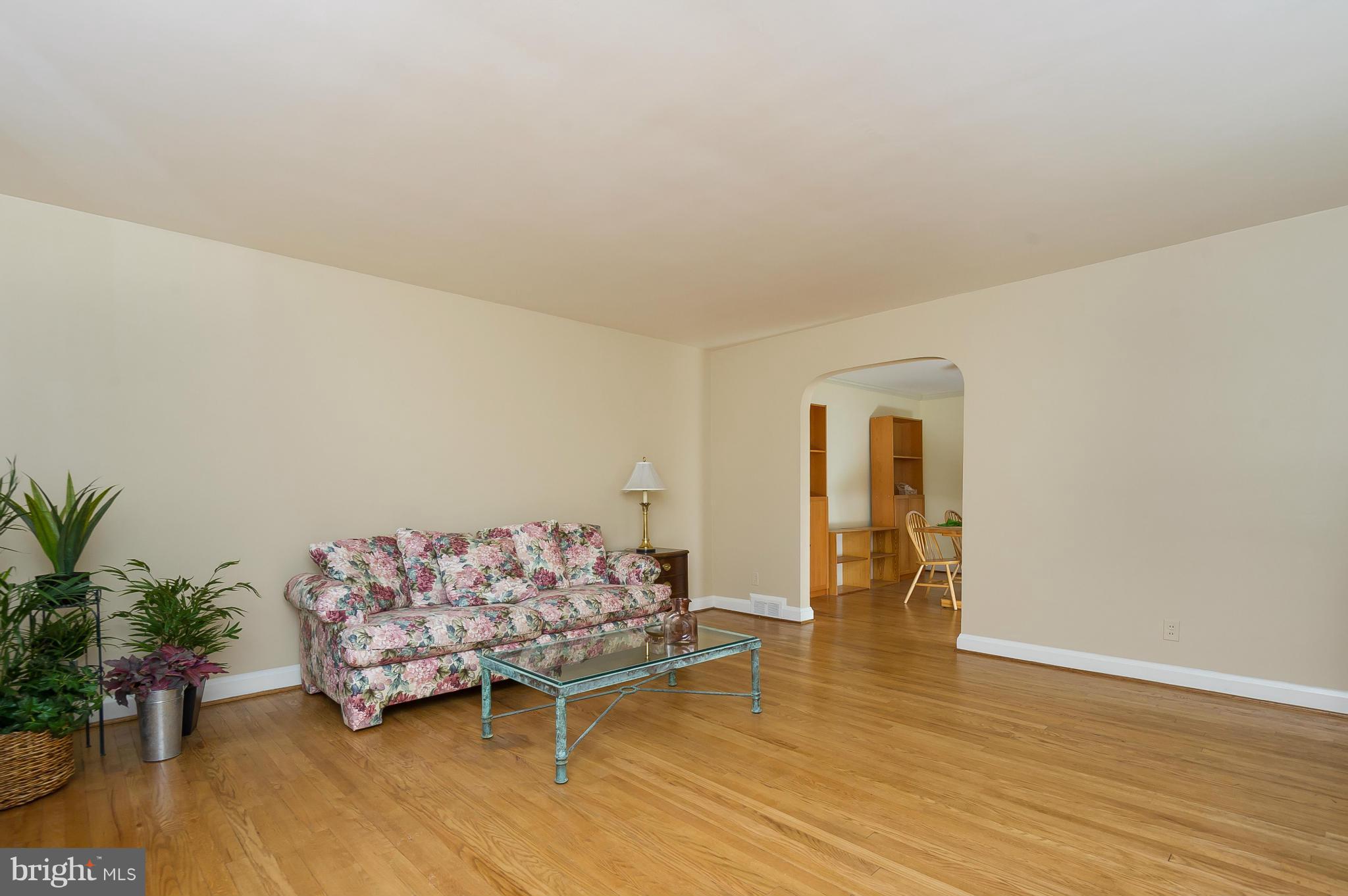 1826 Edgewood Road Baltimore, MD 21286 - Photo 6 of 28 Living Room