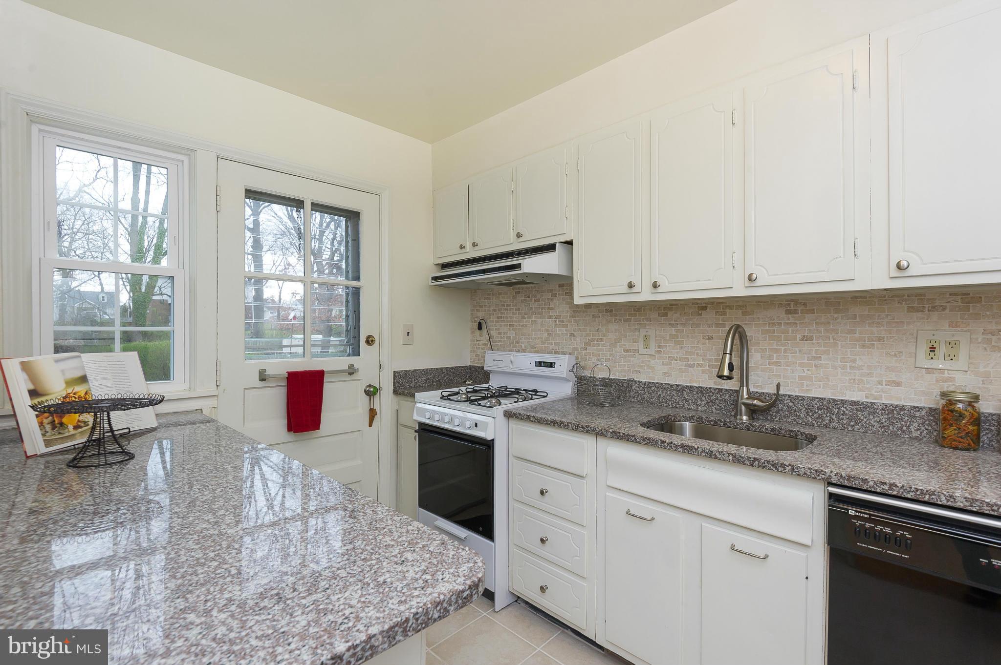 1826 Edgewood Road Baltimore, MD 21286 - Photo 9 of 28 Kitchen
