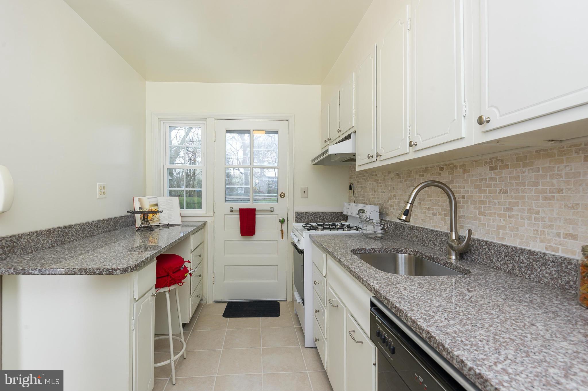 1826 Edgewood Road Baltimore, MD 21286 - Photo 10 of 28 Kitchen