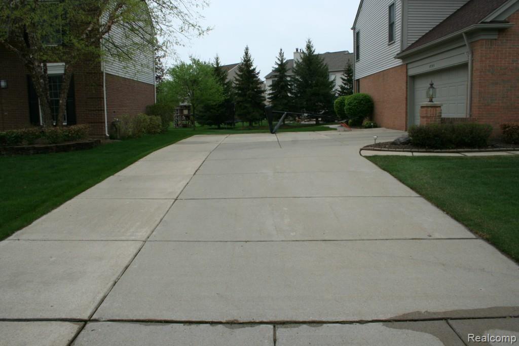 47145 Eastbourne Road Canton, MI 48188 - Photo 4 of 49 2014-05-12 15.17