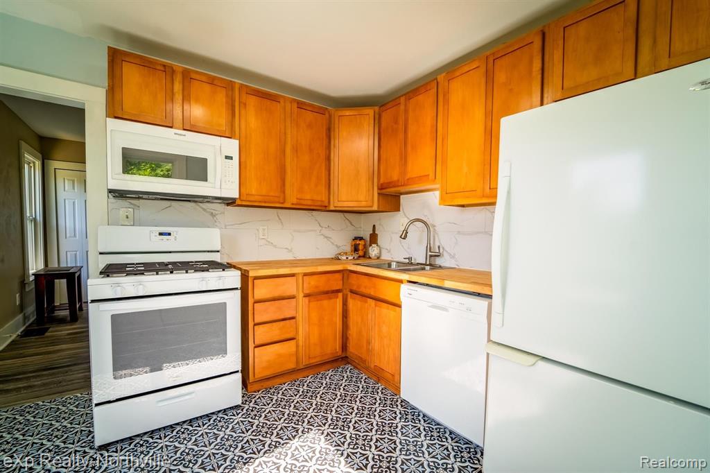 2709 Platt Road Ann Arbor, MI 48104 - Photo 7 of 28