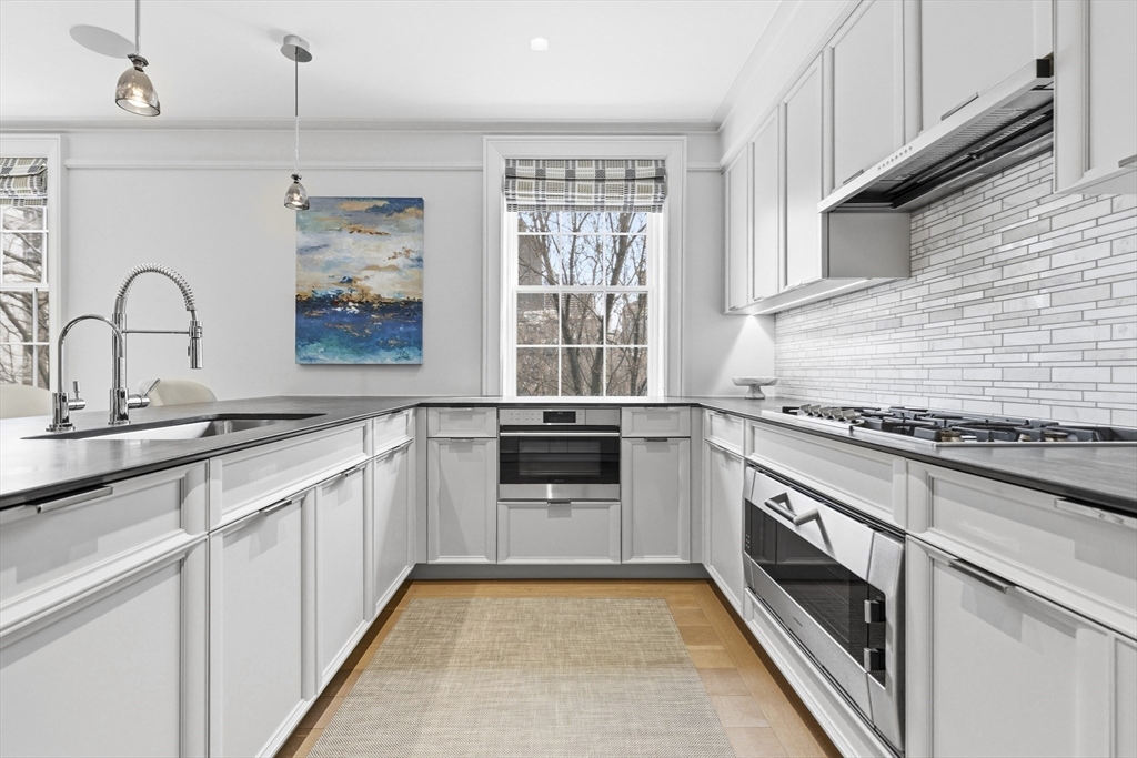 25 Beacon Street, Unit 4 Boston, MA 02108 - Photo 14 of 41