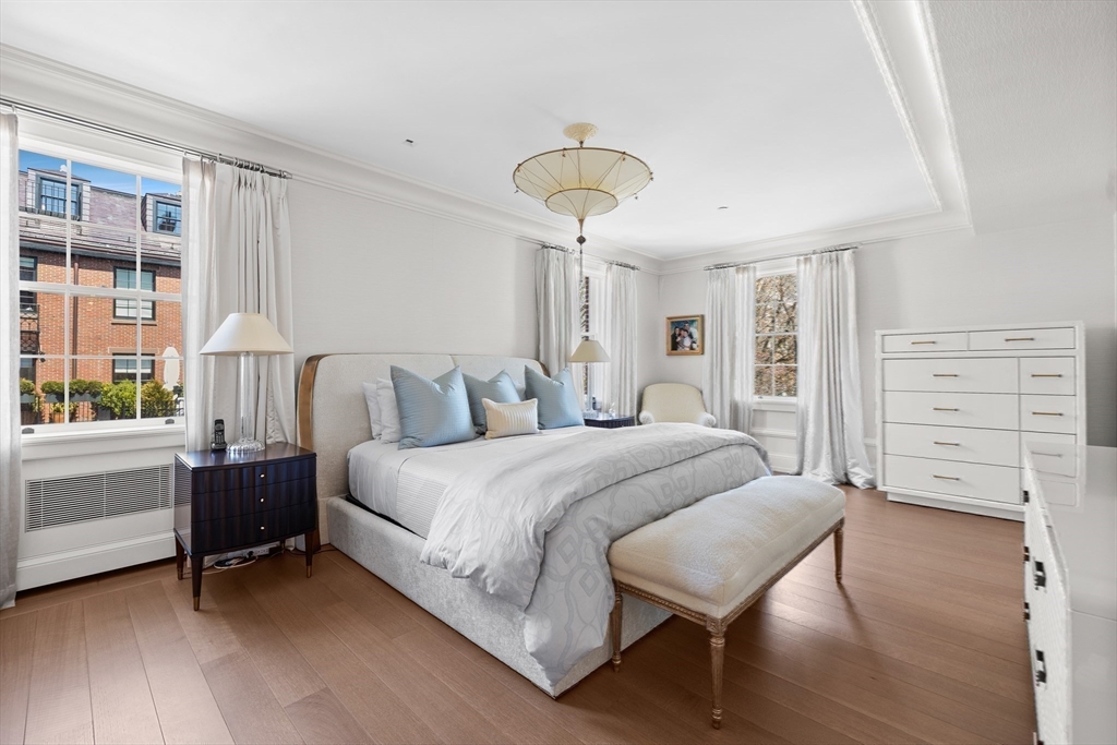 25 Beacon Street, Unit 4 Boston, MA 02108 - Photo 18 of 41 a spacious bedroom with a bed and a table