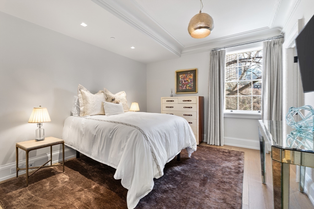 25 Beacon Street, Unit 4 Boston, MA 02108 - Photo 31 of 41 a bedroom with a bed and a window