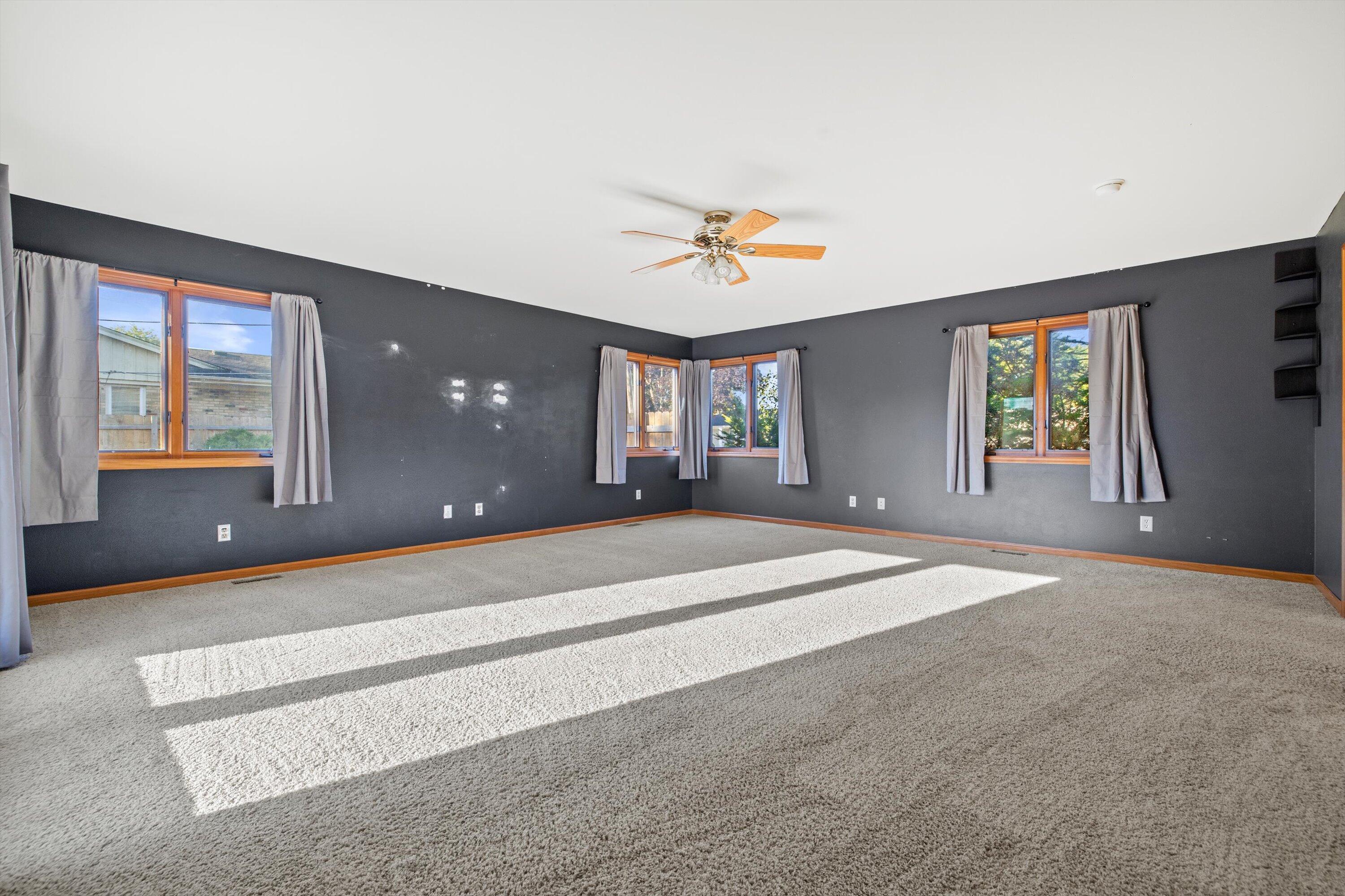 465 Dena Circle Racine, WI 53402 - Photo 15 of 39 2nd Livingroom