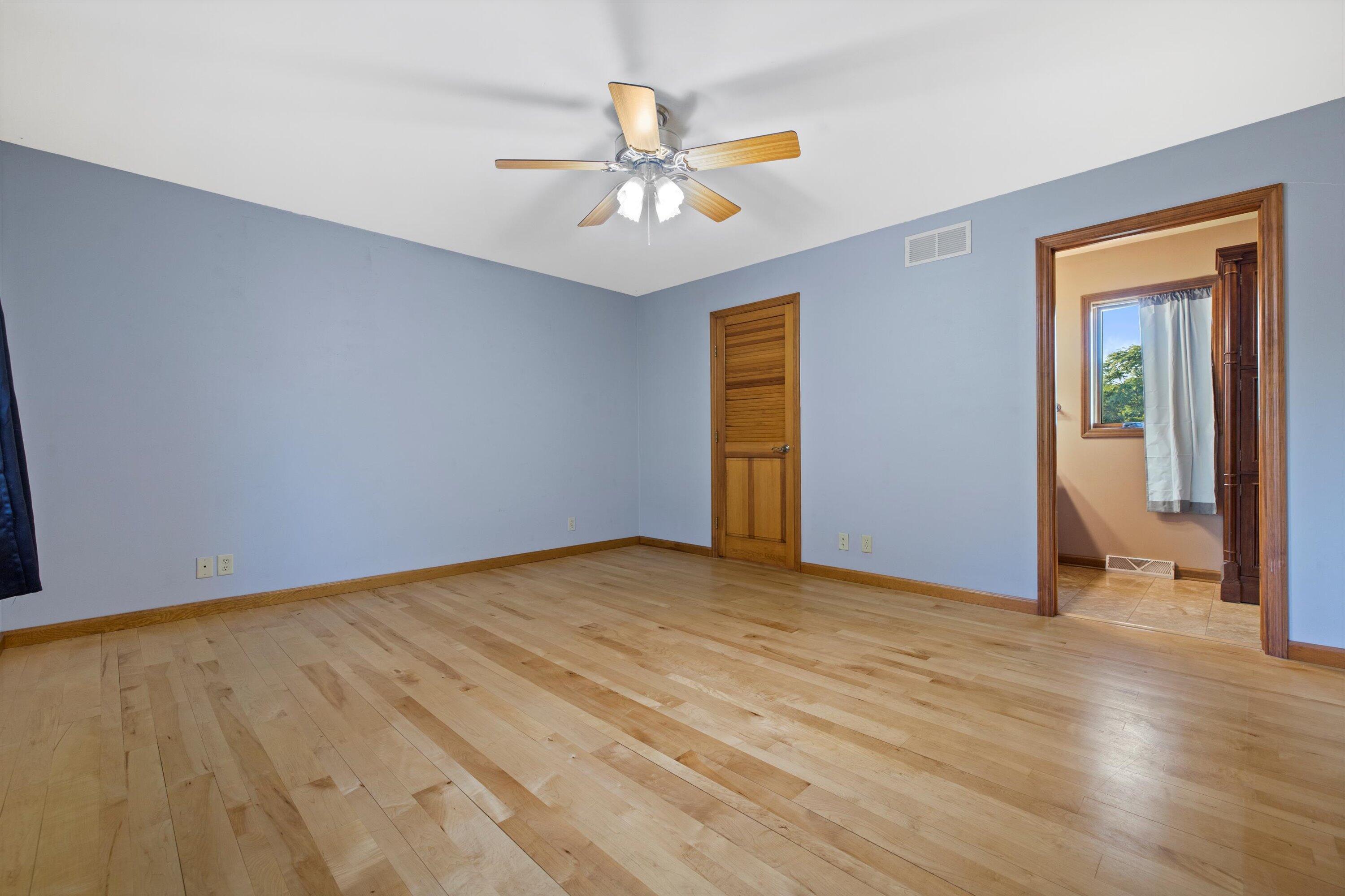 465 Dena Circle Racine, WI 53402 - Photo 18 of 39 Master