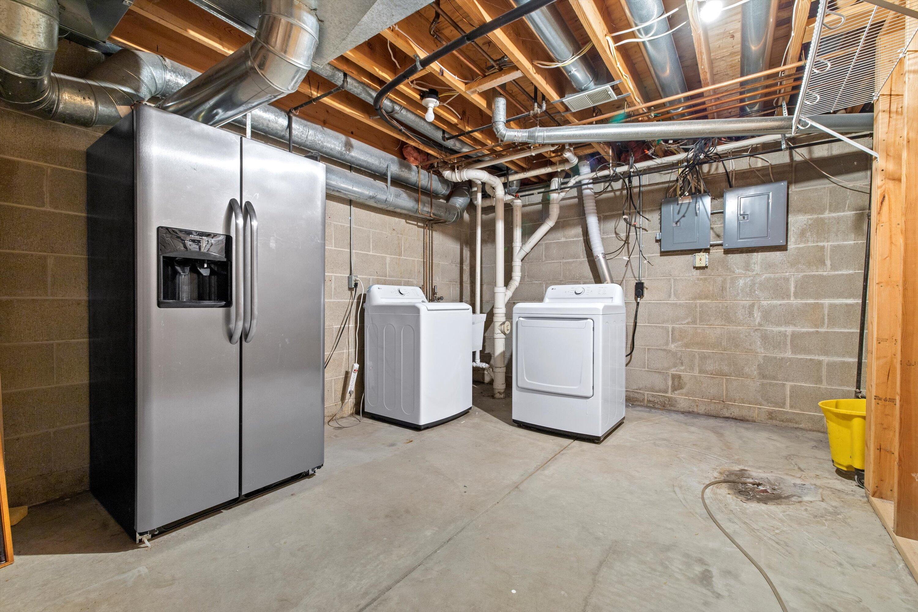 465 Dena Circle Racine, WI 53402 - Photo 31 of 39 Laundryroom