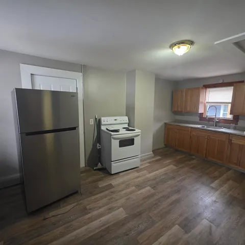 $1,100 | 200 Main Street, Claremont, NH 03743