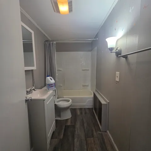 $1,100 | 200 Main Street, Claremont, NH 03743