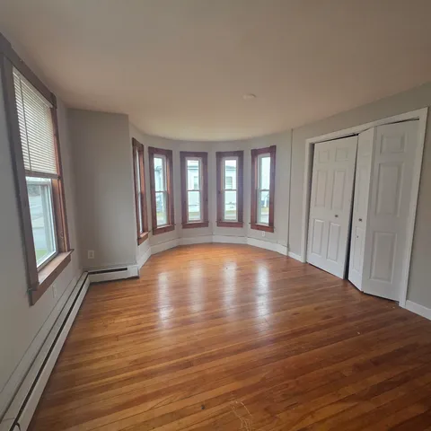 $1,100 | 200 Main Street, Claremont, NH 03743