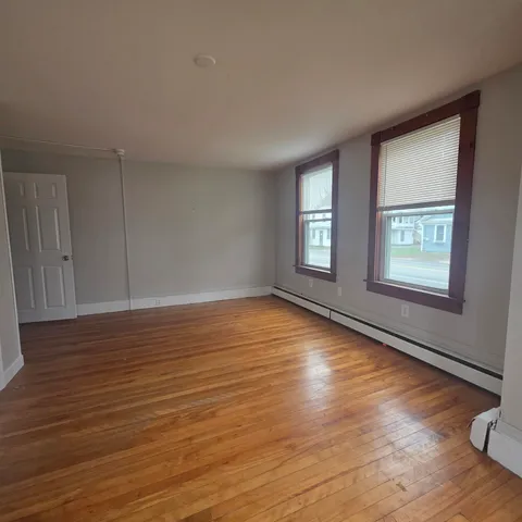 $1,100 | 200 Main Street, Claremont, NH 03743