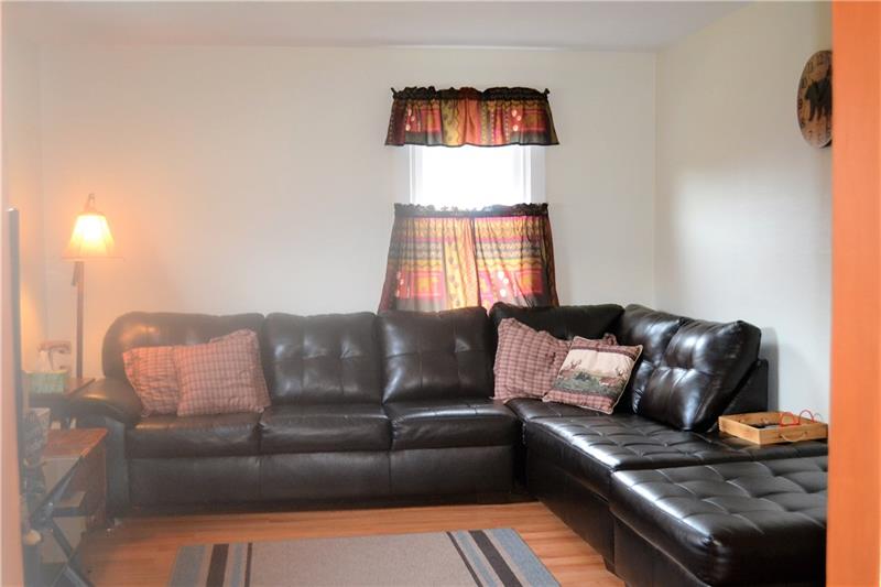 374 Garretts Run Road Kittanning, PA 16201 - Photo 6 of 24 Spacious Living room