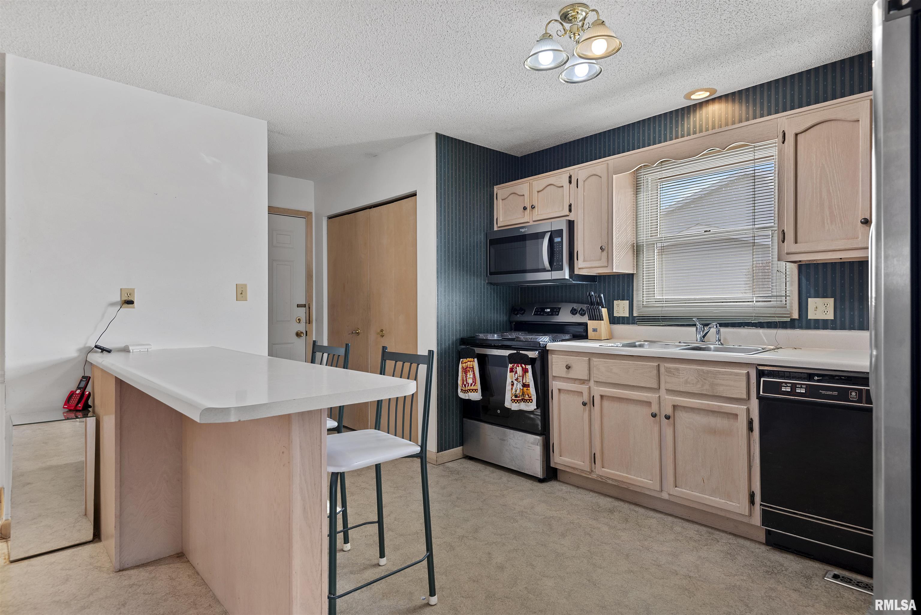 2420 Mayfair Road Springfield, IL 62703 - Photo 11 of 33