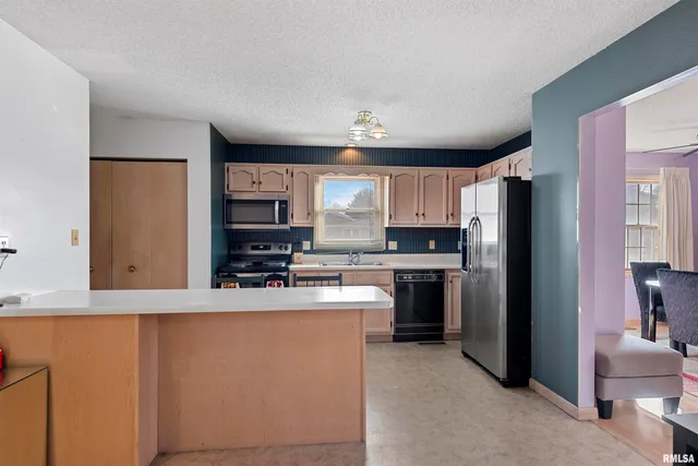 $174,900 | 2420 Mayfair Road, Springfield, IL 62703