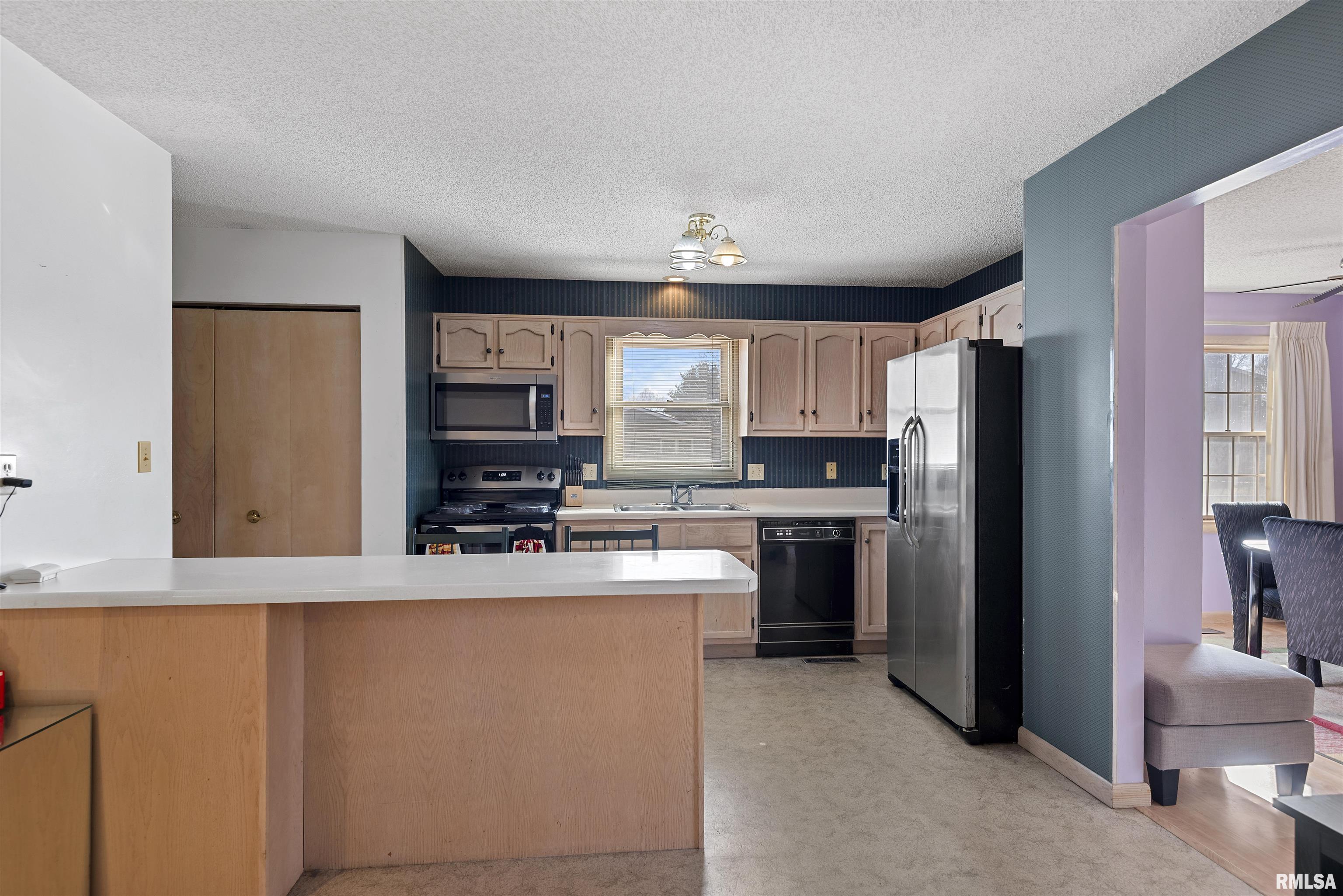 2420 Mayfair Road Springfield, IL 62703 - Photo 12 of 33