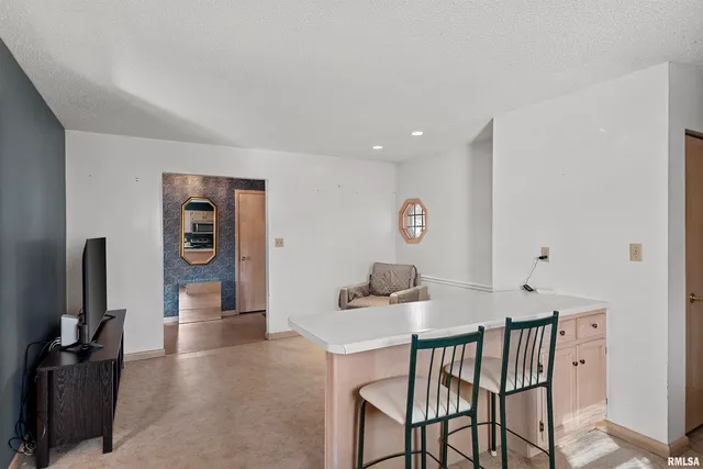 $174,900 | 2420 Mayfair Road, Springfield, IL 62703