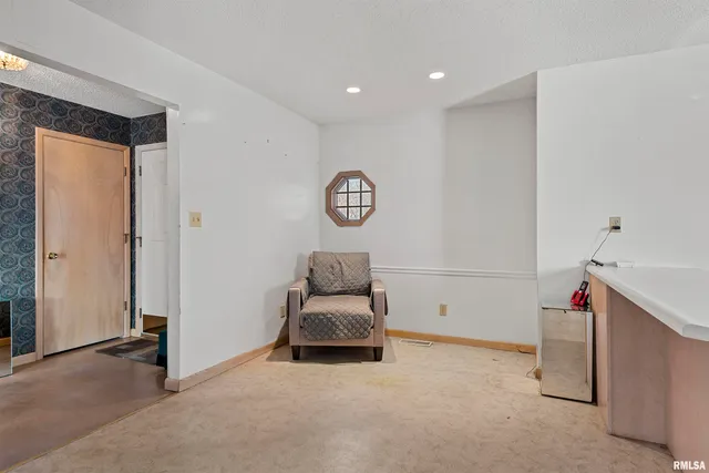 $174,900 | 2420 Mayfair Road, Springfield, IL 62703