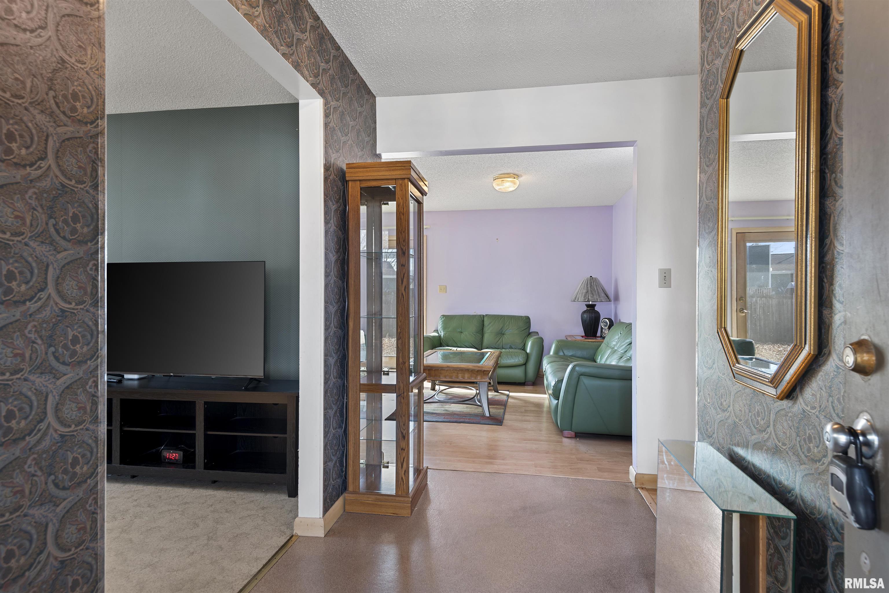 2420 Mayfair Road Springfield, IL 62703 - Photo 3 of 33