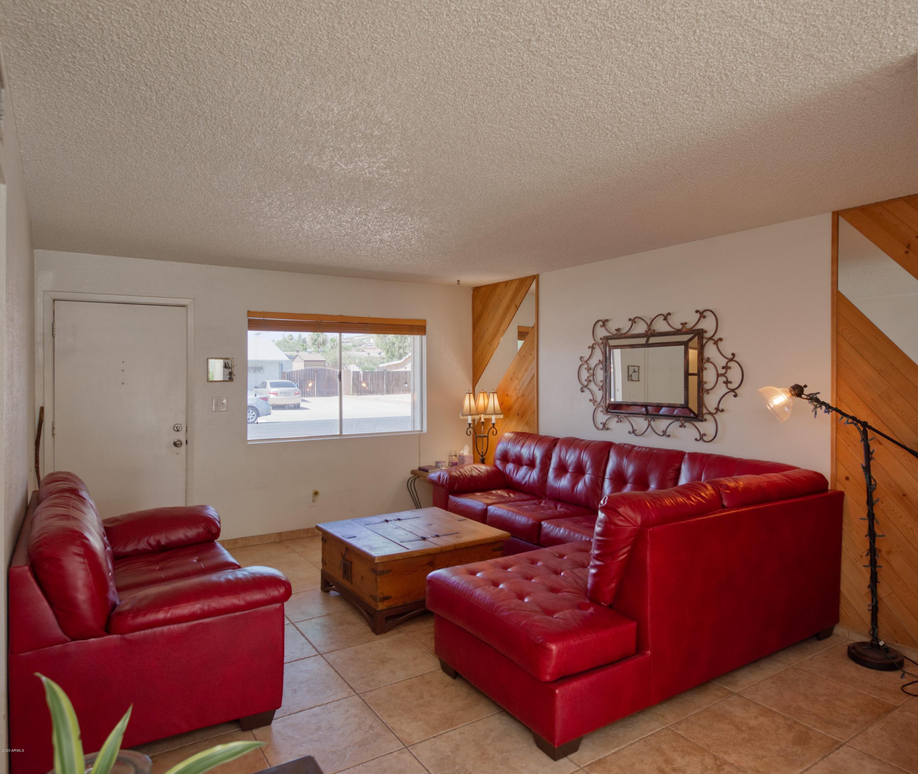 2102 East Kathleen Road Phoenix, AZ 85022 - Photo 18 of 22 LIVING ROOM