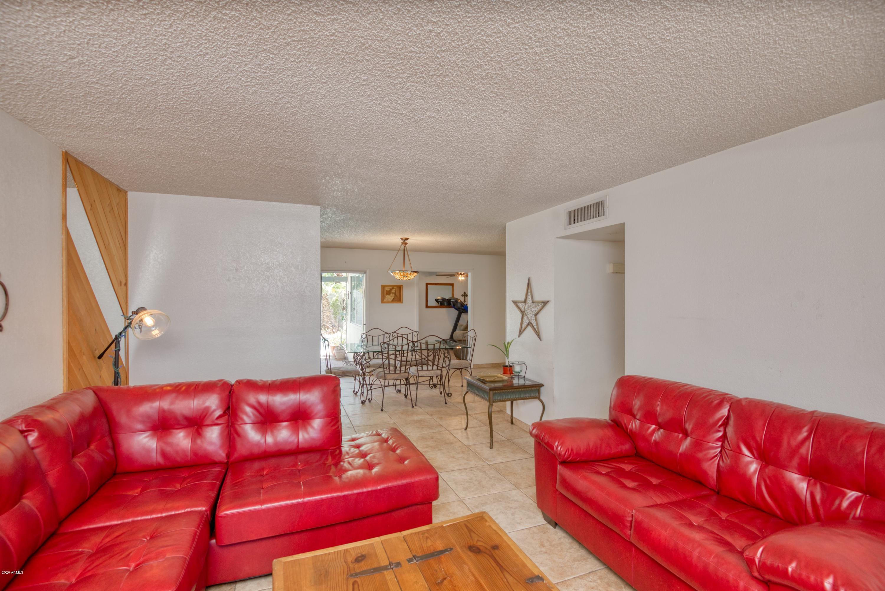 2102 East Kathleen Road Phoenix, AZ 85022 - Photo 5 of 22 LIVING ROOM