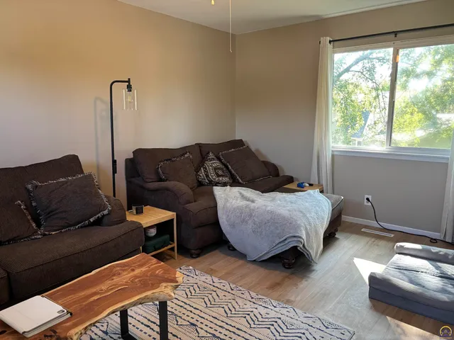 $209,900 | 905 Dove Run, Emporia, KS 66801