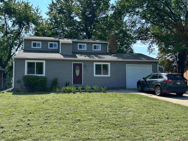 $209,900 | 905 Dove Run, Emporia, KS 66801