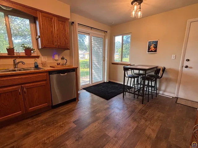 $209,900 | 905 Dove Run, Emporia, KS 66801