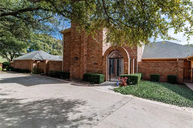 $305,000 | 6205 Bellaire Drive South, Fort Worth, TX 76132