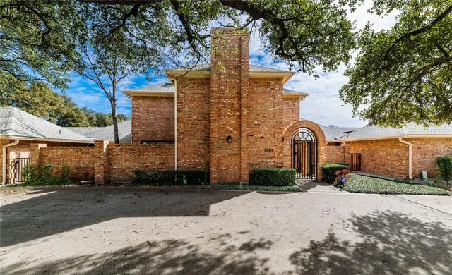 $305,000 | 6205 Bellaire Drive South, Fort Worth, TX 76132