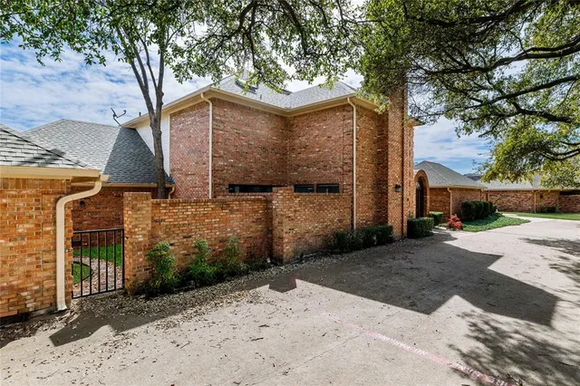 $305,000 | 6205 Bellaire Drive South, Fort Worth, TX 76132