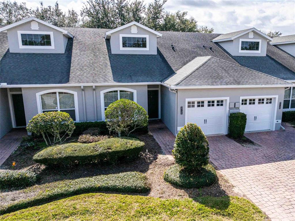 a view of a house with backyard and garden