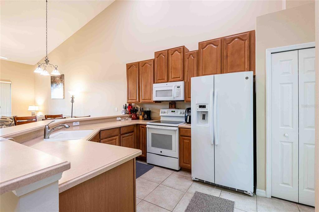 2735 Rutledge Court Winter Haven, FL 33884 - Photo 8 of 42 a kitchen with a white cabinets and white appliances