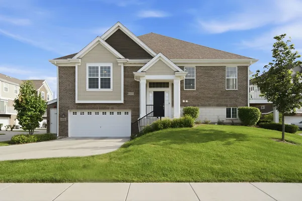 $475,000 | 4450 Monroe Court, Naperville, IL 60564
