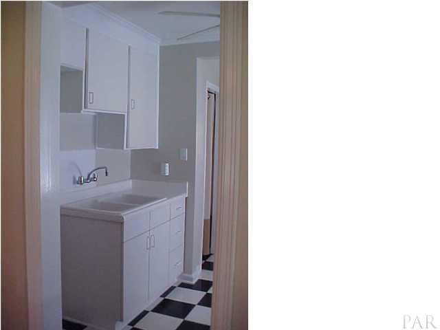 306 Ruberia Avenue Pensacola, FL 32507 - Photo 4 of 10 Kitchen