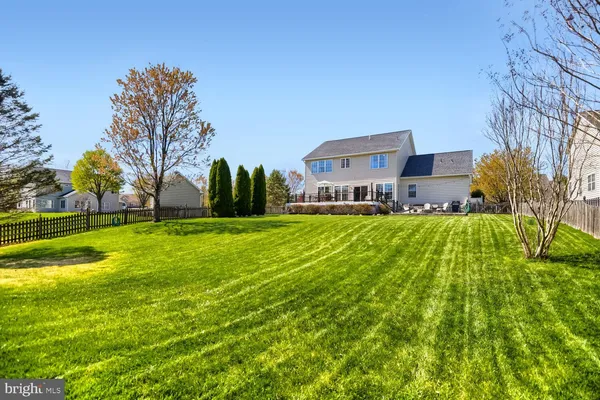 a view of house with a big yard