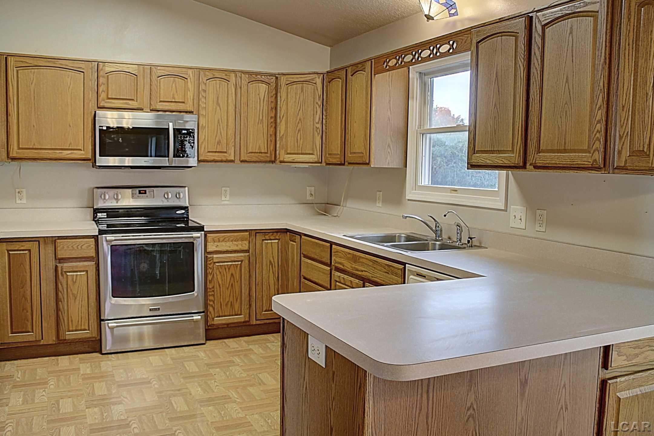 3166 Cobblestone Ridge Tecumseh, MI 49286 - Photo 3 of 37 50158978-f2469dd2-28f0-4cad-8f99-2548ea600a00.JPG