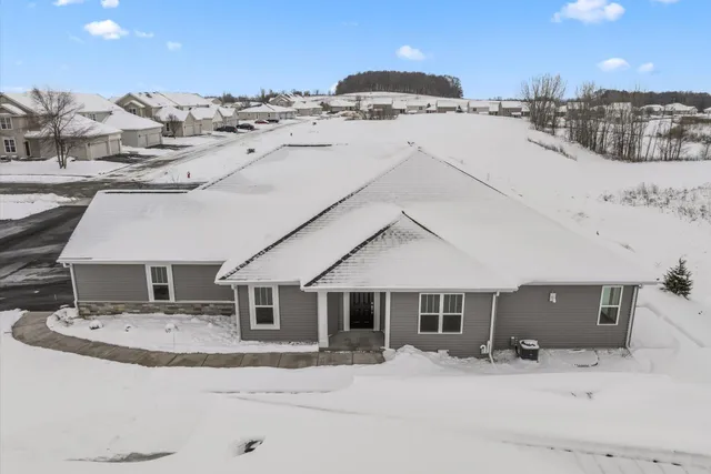 $399,900 | 540 Hunter Oaks Boulevard, Unit 602, Watertown, WI 53094