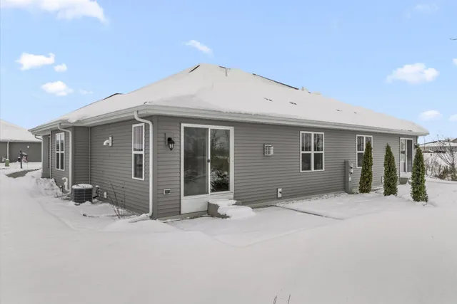 $399,900 | 540 Hunter Oaks Boulevard, Unit 602, Watertown, WI 53094