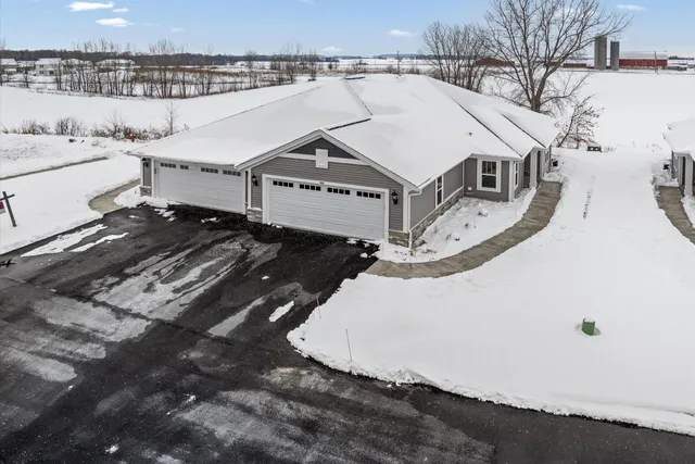 $399,900 | 540 Hunter Oaks Boulevard, Unit 602, Watertown, WI 53094