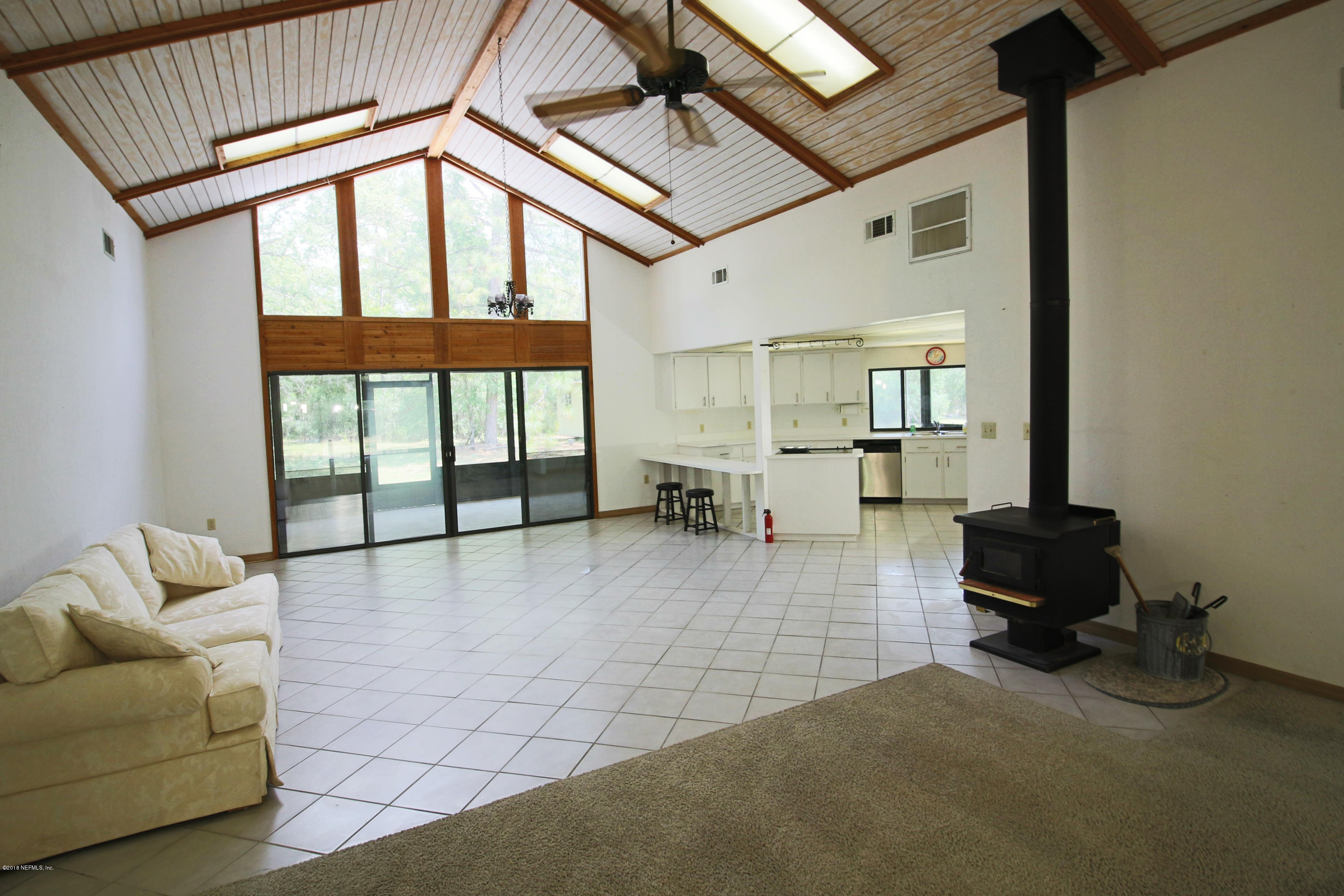 7705 Ranchette Road Keystone Heights, FL 32656 - Photo 4 of 29 a living room with furniture