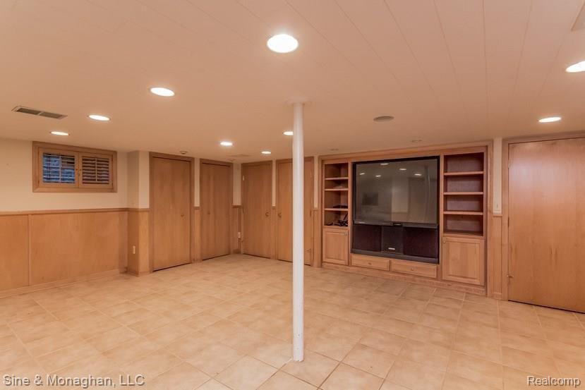 21 Hawthorne Road Grosse Pointe, MI 48236 - Photo 52 of 80 052-Recreation_Room-2094210-small.jpg